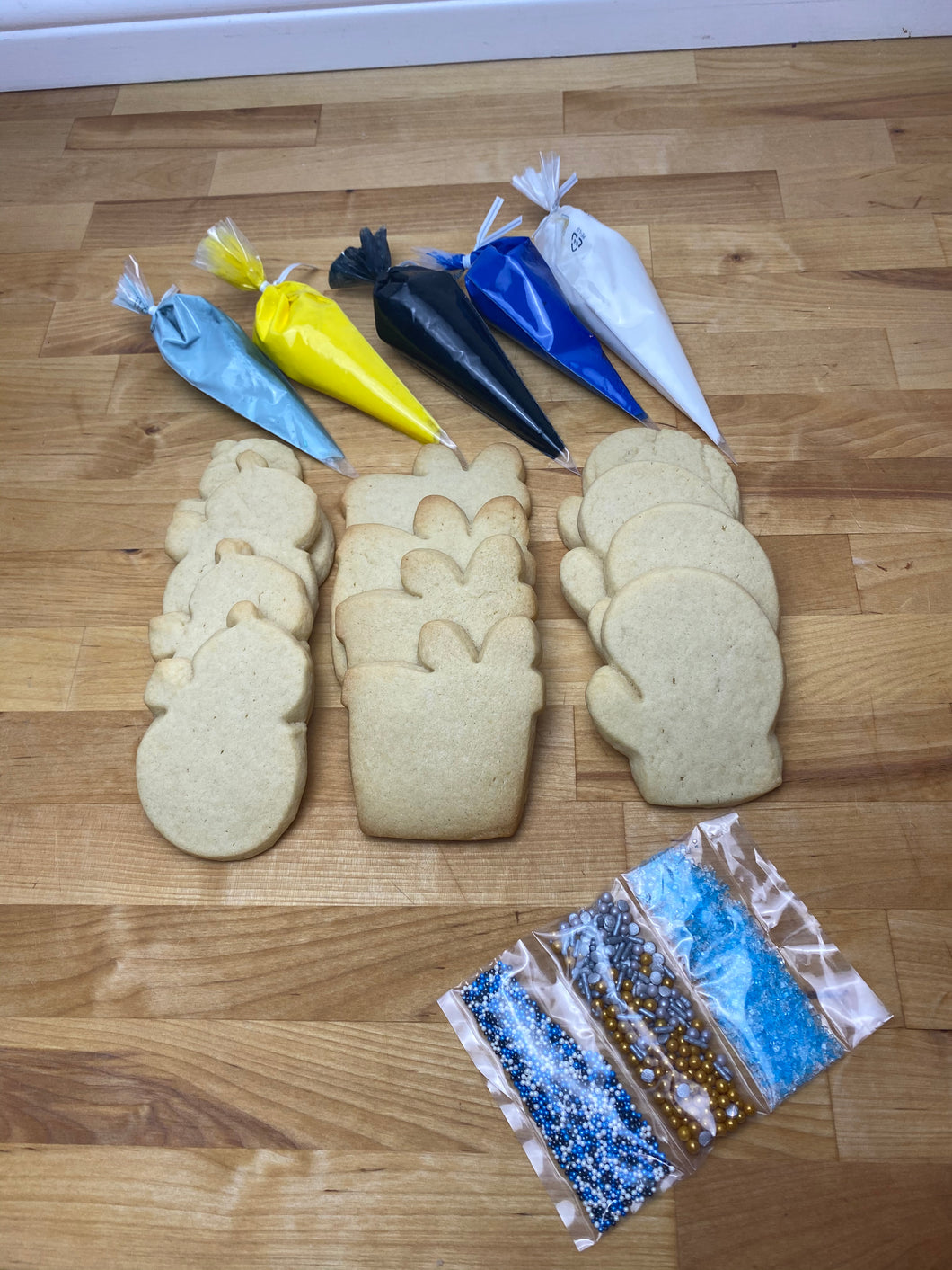 Winter cookie decorating kit
