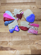 Load image into Gallery viewer, Valentines Cookie Decorating Kit

